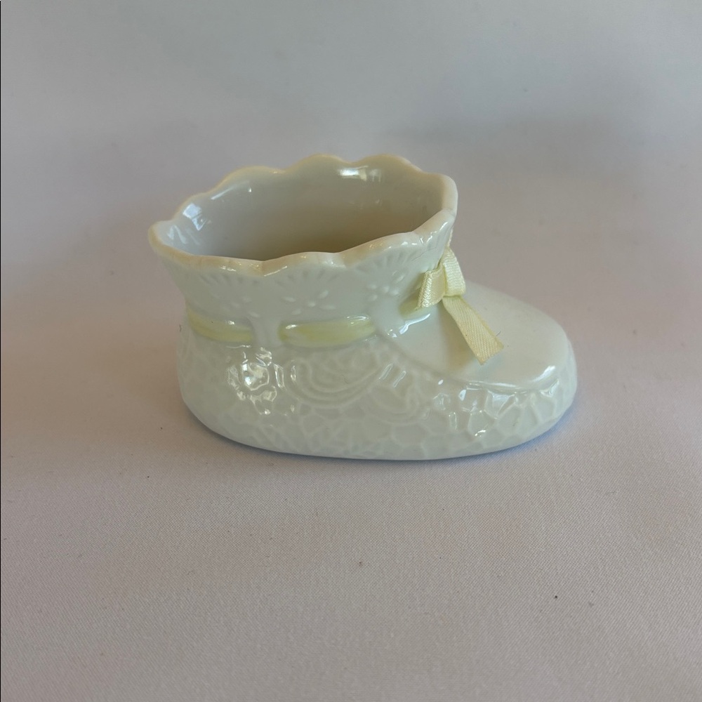 Vintage 2001 Baby Adorable White With Yellow Bow Bootie Porcelain Favor - Picture 3 of 11